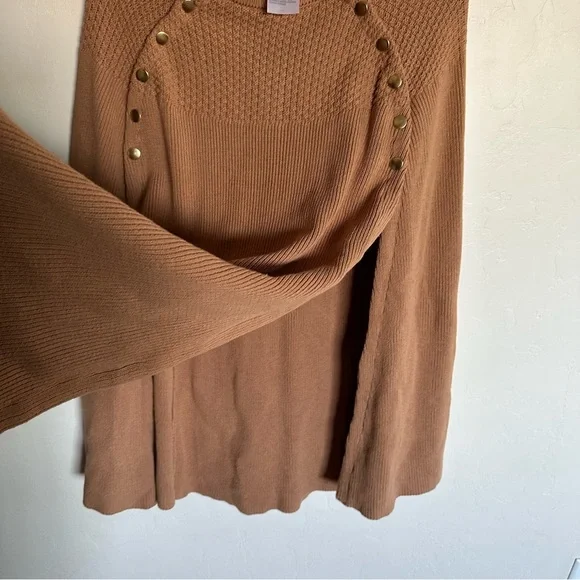 G.I.L.I. Sweater Cape / Poncho with Button Detail - Picture 6 of 8